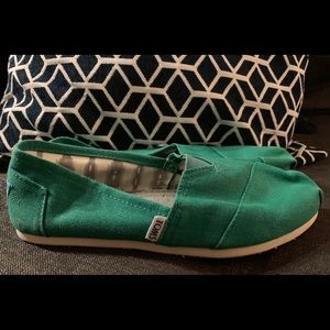 Brand new Women’s Green Tom’s shoes